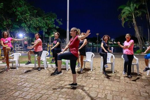 Aulas coletivas são conduzidas pela educadora física Luciana Assumpção Mingossi