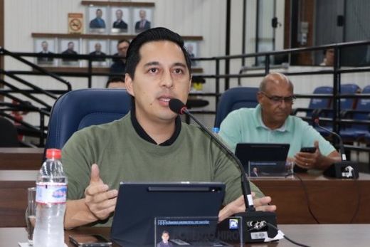 O vereador Roberto Hiro. "Este projeto roga por transparência na execução dos serviços públicos"