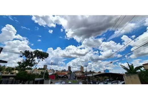 Na segunda-feira (26), o dia começa com sol e aumento de nuvens