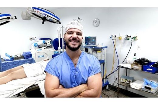 O ortopedista Lucas Thomaz. "Documentamos todo o caso clínico e o procedimento cirúrgico"