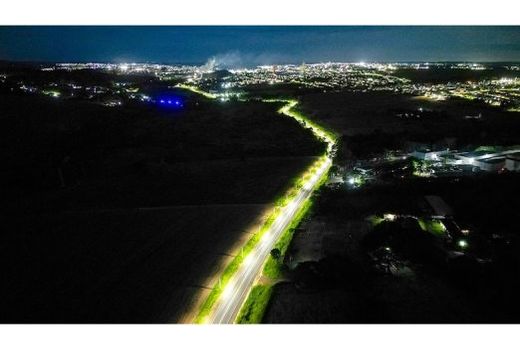 Via Carl Fischer. Iluminação em Led gera economia, amplia a segurança e melhora a visibilidade para motoristas e motociclistas