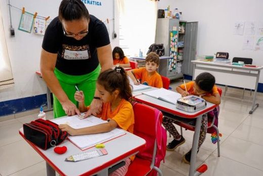 Antes do retorno às salas de aula, professores participam de atividades de formação continuada e planejamento