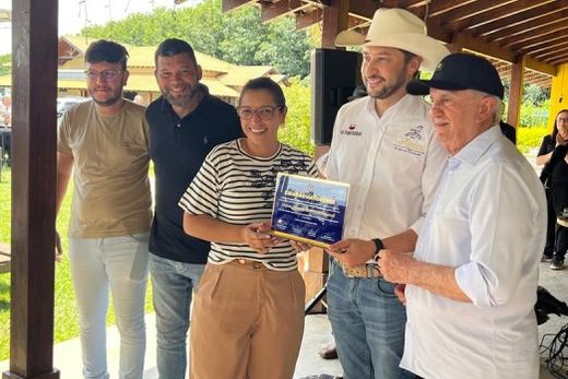 Cidadão Matonense. Honraria foi entregue durante a comemoração dos 33 anos do Haras Vinholi