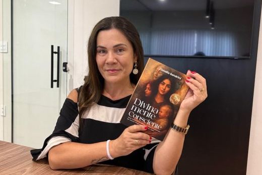 Claudia Sandrini. "Trata-se de uma história de amor, perdas e expansão da mente, inspirada em fatos reais"
