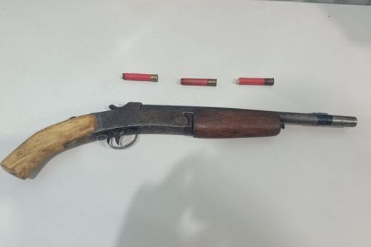 Apreendidas. Garrucha calibre 36 e três munições intactas