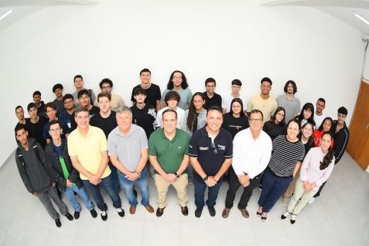 Ingressantes. Alunos da 7ª Turma de Desenvolvimento de Software Multiplataforma com membros da Fatec-Matão, da Prefeitura e de empresas parceiras