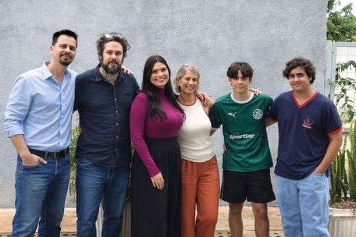 Emilio Paganin (diretor), Eric Uliana (coordenador), Karina Moraes (professora de inglês), Marta Salmazo (supervisora), Lucas Lázaro e Erick Prado (estudantes intercambistas)