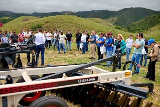 Dia de Campo. Encontros técnicos em propriedades rurais aproximam produtores, especialistas e empresas para troca de experiências e apresentação de tecnologias