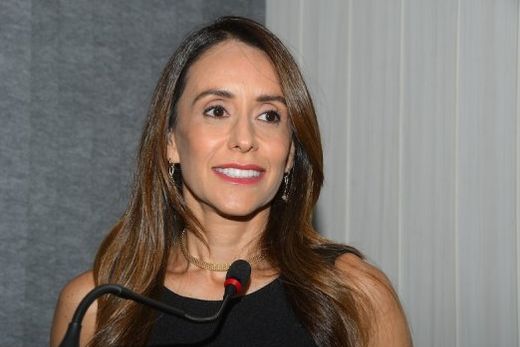 Juliana. "Aprendo todos os dias que competência técnica não basta; é preciso humanidade para crescer e conduzir"