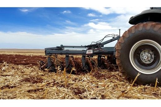 Arado Fixo de três discos da Baldan. Projetado para trabalhar em variados tipos de solo, proporcionando alto rendimento