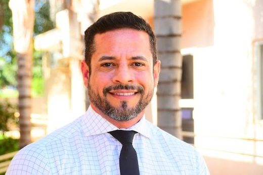 Fábio Alberto. "Solicitamos a doação de dois litros de leite integral na entrada do evento"