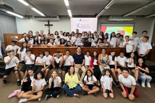Dia de visita na Câmara. Estudantes tiveram a oportunidade de conhecer o funcionamento do Poder Legislativo