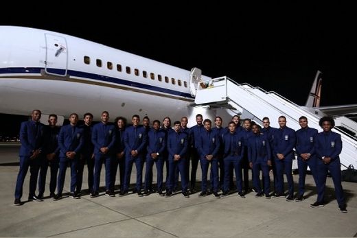 Seleção brasileira chega a Sochi para disputar a Copa do Mundo