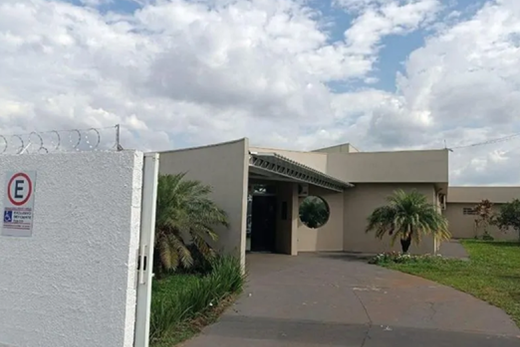 Na USF do Portal Terra da Saudade, foram furtados seis tablets utilizados para armazenamento de informações de pacientes, quatro lâmpadas e um fogão a gás de duas bocas