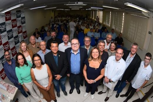 Parceiros. Cerimônia de entrega de equipamentos e encontro de empresários com o Centro Paula Souza (CPS) visaram estreitar laços entre a comunidade e a instituição