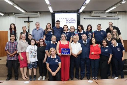 No plenário da Câmara. Título de Cidadã Matonense foi entregue no último dia 27