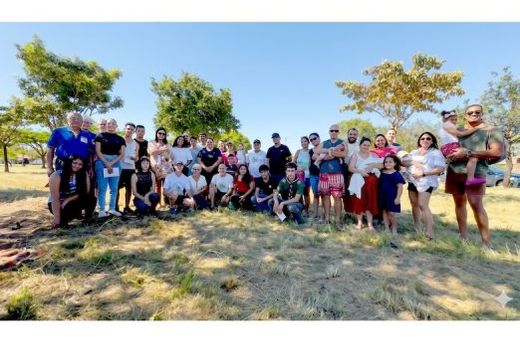 Na Área Verde do Parque das Laranjeiras 2. As 70 mudas plantadas foram doadas pela Cambuhy Agrícola