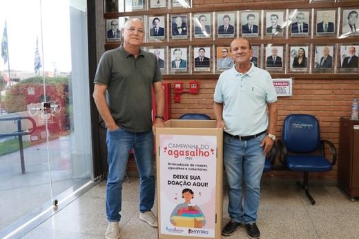 Podem ser doados roupas, agasalhos, calçados, cobertores e acessórios de inverno