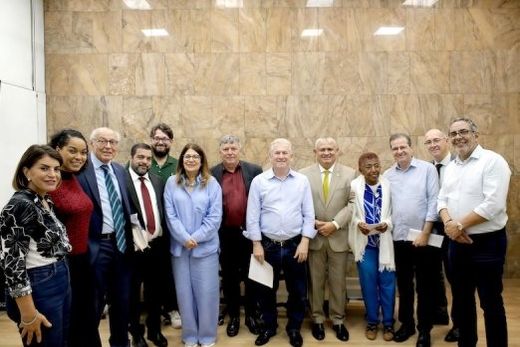 Reunião com deputados. Professora Bebel, Thainara Faria, Eduardo Suplicy, Luiz Claudio Marcolino, Willian Bassi, Beth Sahão, Cido Ferrari, Enio Tatto, Jorge do Carmo, Leci Brandão, Luiz Fernando, Paul