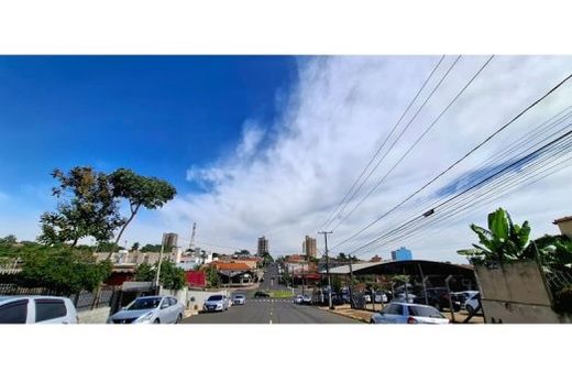 Na segunda-feira (13), o dia começa com sol entre muitas nuvens