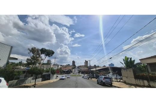 Nesta segunda-feira (27), o dia será de sol com muitas nuvens e períodos de céu nublado