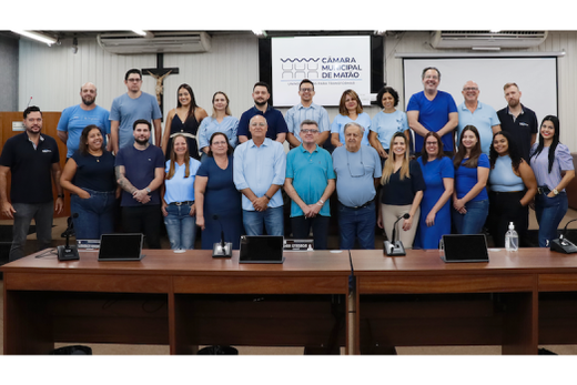 Vereadores e colaboradores da Câmara vestem a cor azul em alusão à cor da campanha
