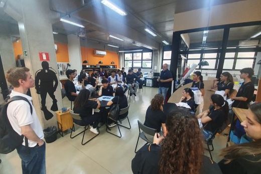 Alunos da Escola Estadual Jardim Buscardi no Núcleo de Inovação, Tecnologia e Empreendedorismo (NITE)