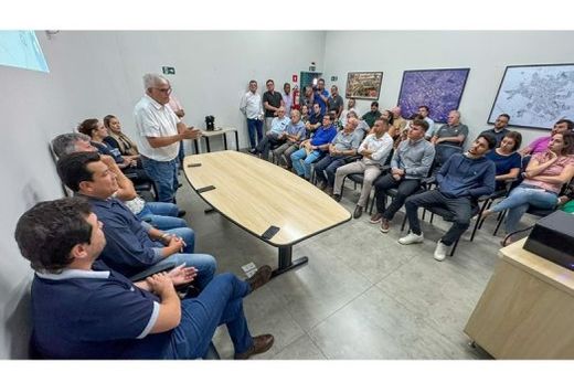 No Gabinete da Prefeitura. Encontro teve como foco incentivar a destinação de parte do Imposto de Renda aos fundos municipais da Pessoa Idosa e da Criança e do Adolescente