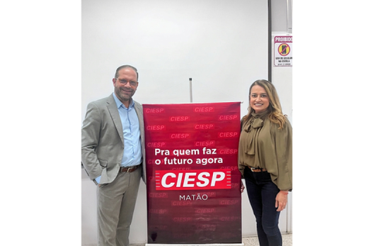 Os palestrantes. Patrícia Paes (saúde mental) e Ricardo Monnazzi (NR-1)