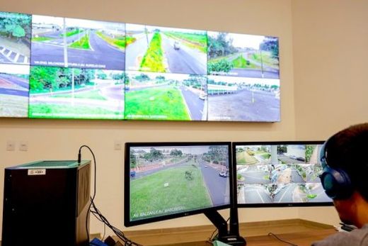 Monitoramento por câmeras. Sistema recebeu R$ 4.890.403,53 em infraestrutura e R$ 218.634,14 para a rede de funcionamento