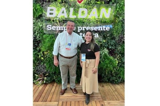 Fernanda Pereira durante visita ao estande da Baldan
