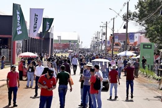 Grande vitrine do agronegócio. Segundo a organização, a Agrishow 2026 registrou 197 mil visitantes nos cinco dias de feira, quantidade semelhante à verificada em 2025