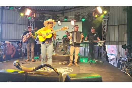 Uma das atrações do feriado. 'Dia da Viola' marcaram as celebrações ao Dia do Trabalho