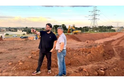 Willian Bassi e Cido Ferrari acompanham os trabalhos. Obra já alcançou 19% de execução e segue dentro do cronograma, com estimativa de conclusão em seis meses
