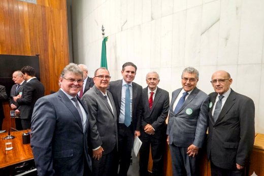 Reunião em Brasília. Toninho Giannini (o segundo na foto) e outras lideranças, no encontro com o presidente da Câmara Federal, deputado Hugo Motta (o terceiro)