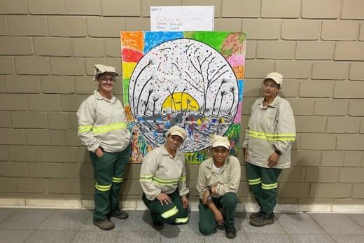 A equipe que conquistou o segundo lugar, com sua arte. Maria Martins, Damiana da Silva, Cleide dos Santos e Creuzeli Silva