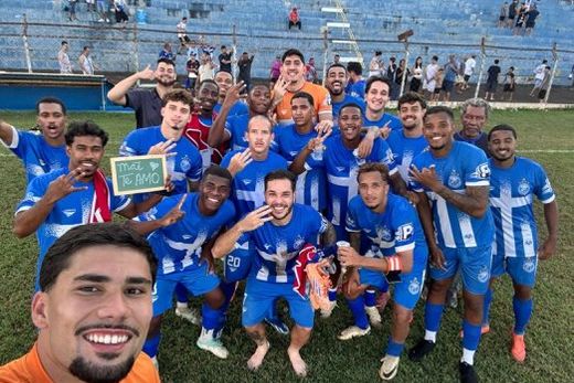 Comemoração. Jogadores celebraram a vitória e homenagearam as mães pelo dia delas