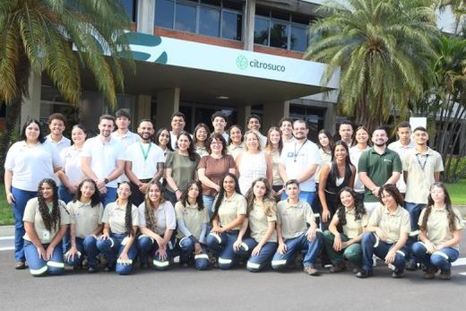 Desde 2003. Parceira da Fundação Projeto Pescar, Citrosuco já contribuiu para a formação de mais de mil jovens em situação de vulnerabilidade social no Brasil