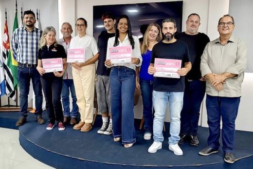 Entrega da premiação. Marcel Silva, Maria Eugênia e Edson Beraldo, Vilma de Medeiros, Renan Armenini, Edilaine dos Reis, Cristiane e Anderson Rossati, Rodrigo da Cunha e Toninho Giannini