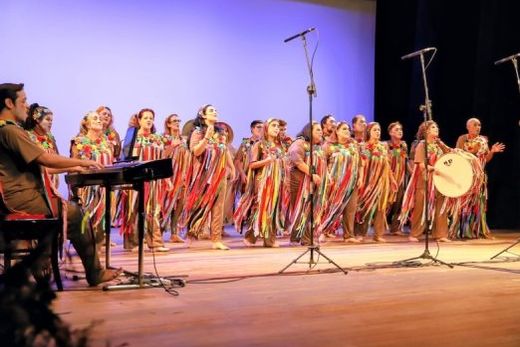 No palco do festival. Coro de Matão buscou a cultura mineira, o regionalismo, a religiosidade, os costumes, a folia de reis e os folguedos como proposta musical
