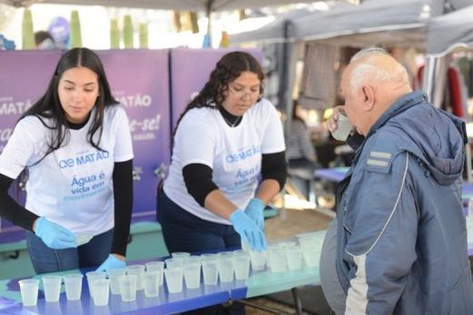 Águas de Matão fará distribuição de copos com água gratuitamente das 8h às 16h desta quinta-feira (4)