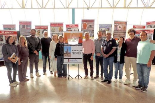 Abertura. Representantes da Prefeitura, da Câmara e da Escola 'Adelino Bordignon' prestigiaram a exposição, no último dia 29