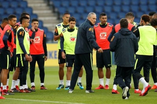 Tite fará testes no amistoso contra o Japão