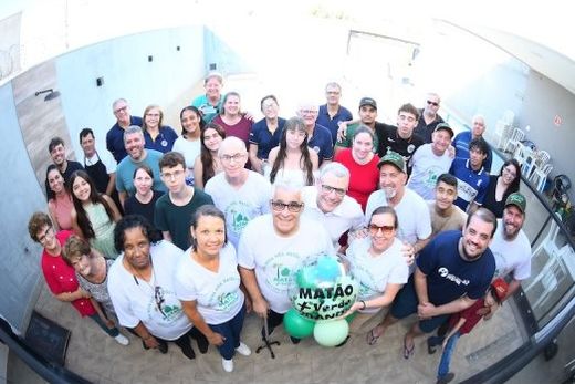Na celebração. Churrasco de confraternização aconteceu após plantio de número 225, em área de lazer