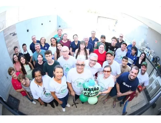 Na celebração. Churrasco de confraternização aconteceu após plantio de número 225, em área de lazer