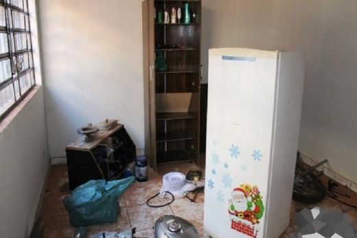 Polícia apreende produtos e aguarda vítimas