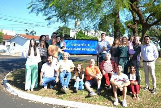 Na Rotatória Barnabé Pereira. Familiares se reuniram para celebrar a quem muito contribuiu com Matão