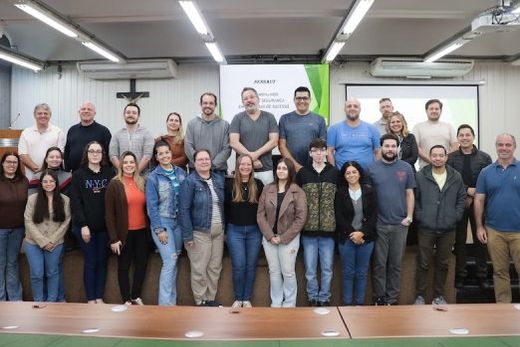 Participantes do curso, na Câmara. Treinamento foi ministrado pelo técnico de segurança do trabalho Walter Nemoto, no dia 22