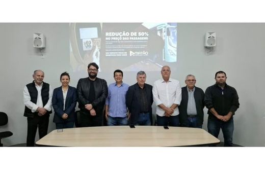No Gabinete da Prefeitura. Presidente da Paraty Mobilidade e autoridades municipais anunciaram o início da redução