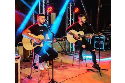 Mateus e Gusttavo. Dupla apresenta um show com sucessos do sertanejo universitário e do modão raiz